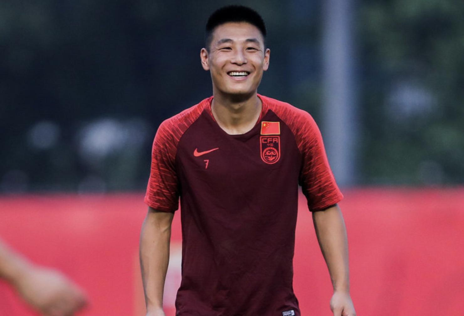 武磊侧身再斩凌空世界波,关岛武磊梅开二度