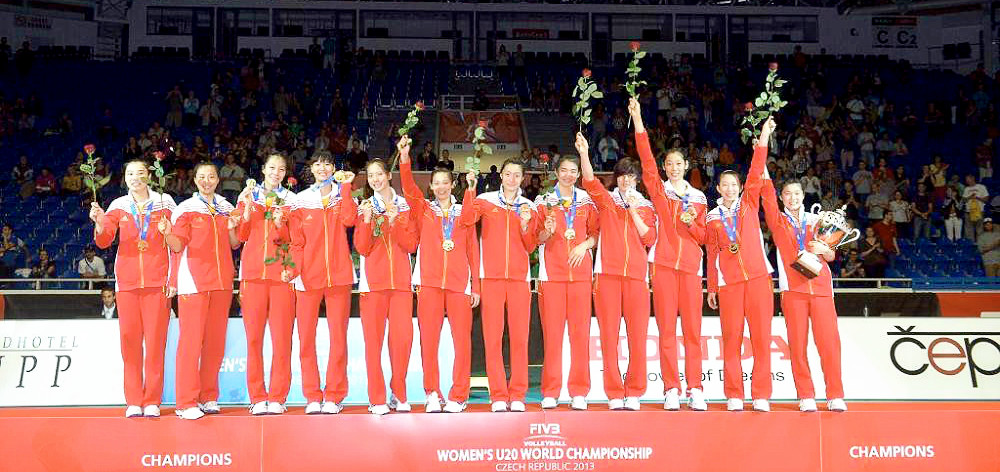 2013女排朱婷第1次打比赛视频回放,朱婷甜蜜瞬间