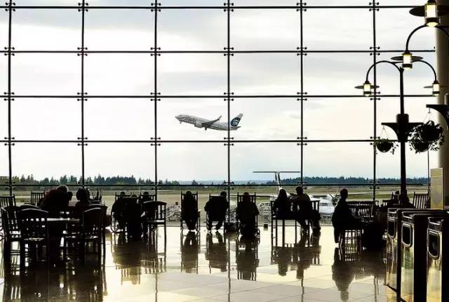 机场免税店买的酒靠谱吗,机场免税店可以买几瓶酒