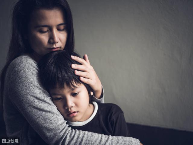 孩子上台演讲一句话说不出？家长用好这方法，300个观众都没问题