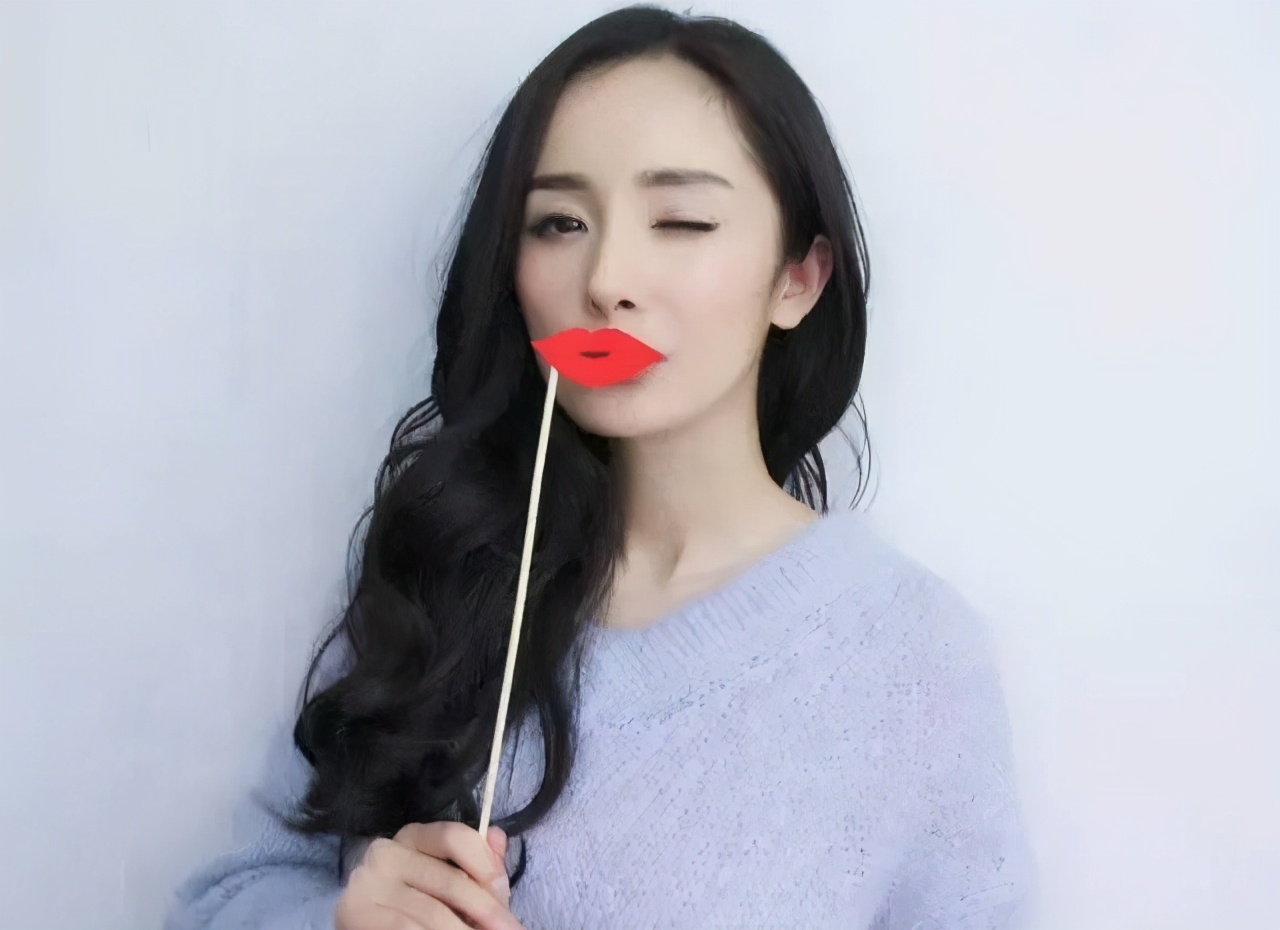 脸圆的女生适合什么发型中分,脸大的妹子适合的中分的发型