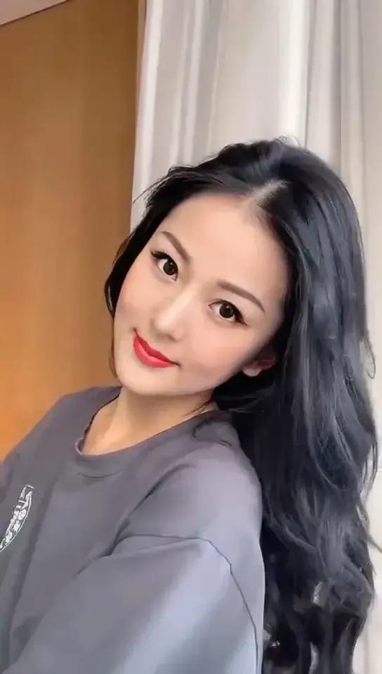 从小跟在我屁股后面的跟屁虫，她最后成了我的妻子