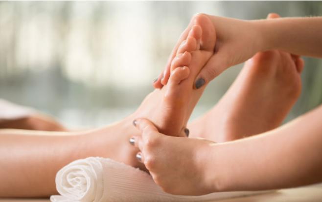 80岁老人如何养腿,老人脚重中医怎样调理