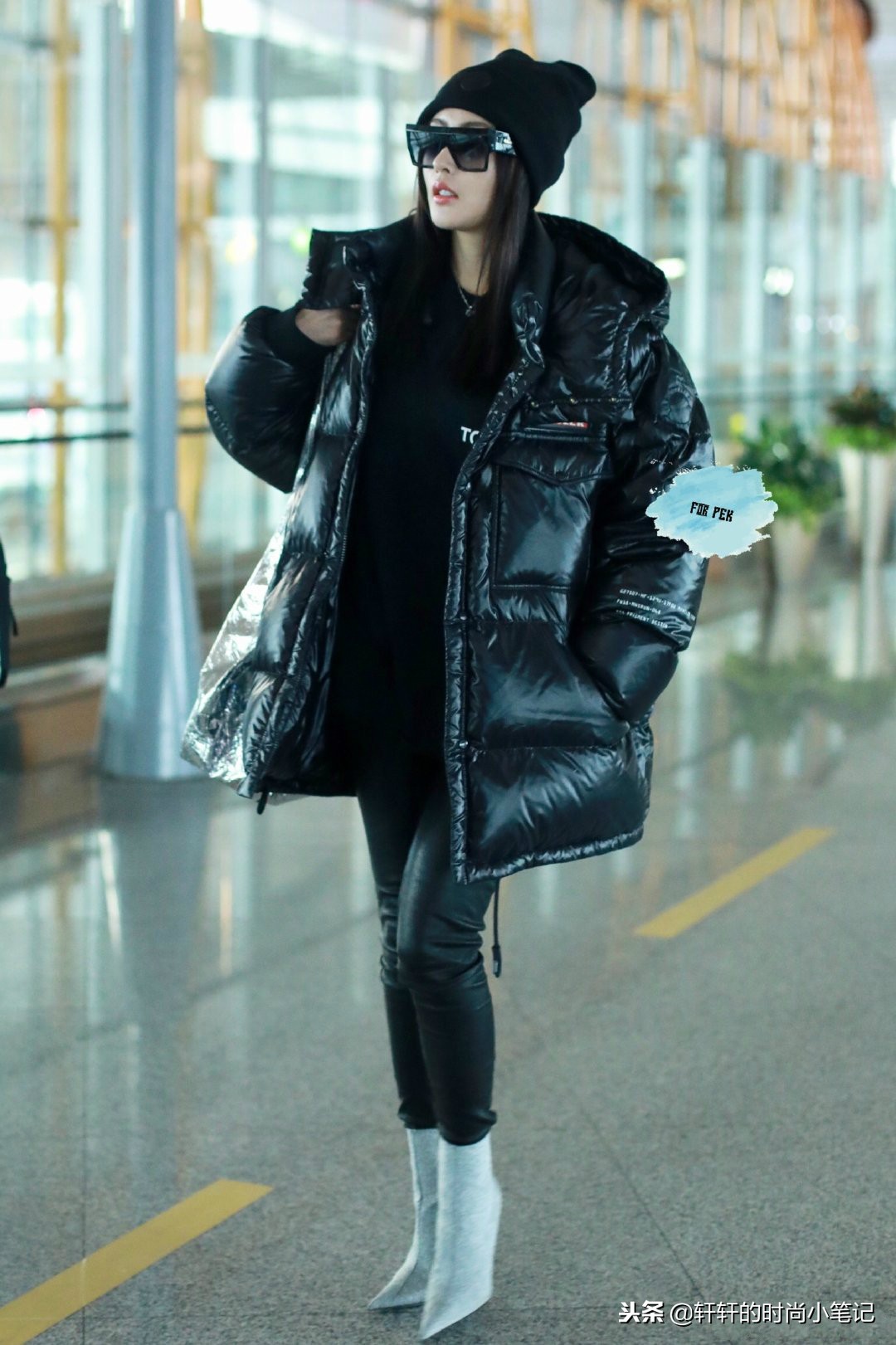 张天爱穿羽绒服上节目,张天爱同款羽绒服