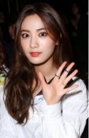 世界第一美人的脸,世界第一丑女整容