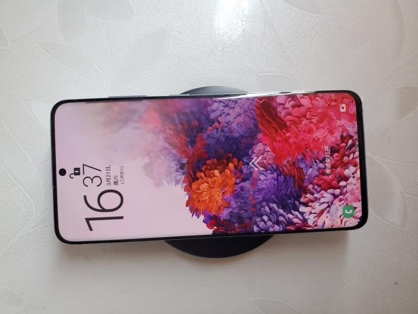 三星ip68防水的折叠屏,上市8个月的手机一般会降多少钱