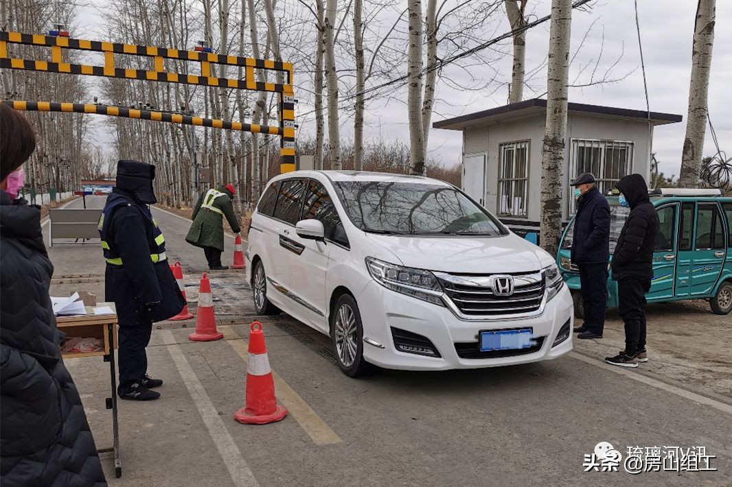 先锋之歌|一边防疫,一边买菜、卖菜的“奇怪”村书记