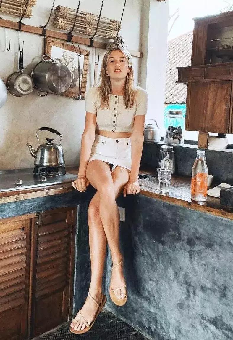 刘雯米兰时装周试装,刘雯维密走秀比心