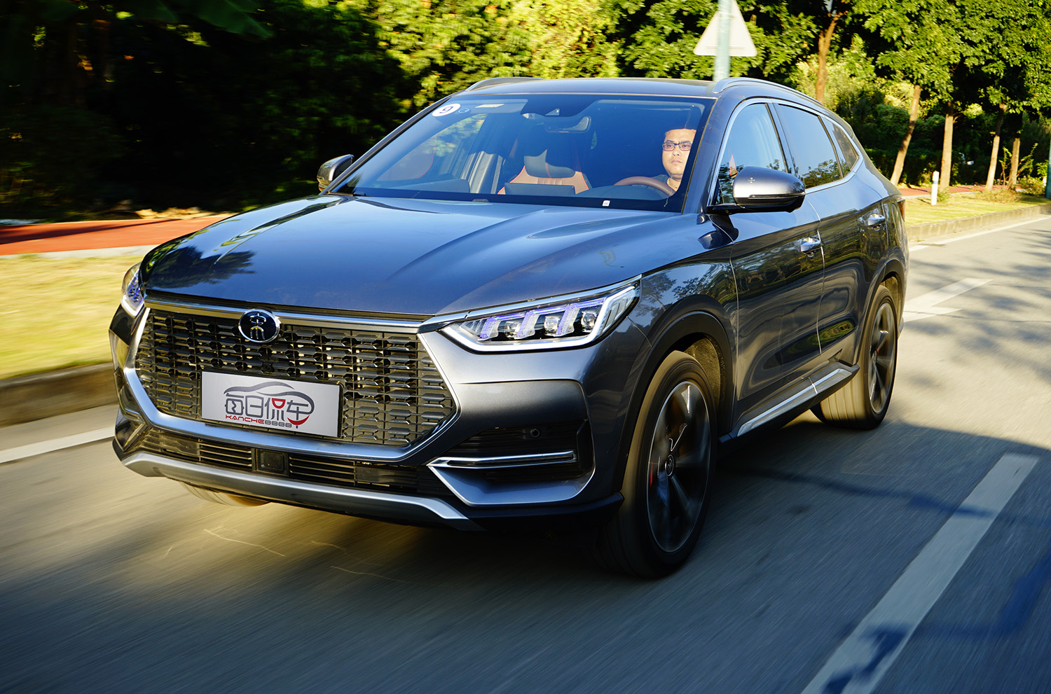 宋plus动力深度测评,比亚迪宋prodmi与宋plusdmi底盘