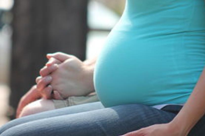 刚生完孩子产妇尿急，说完症状后，医生：立马准备手术