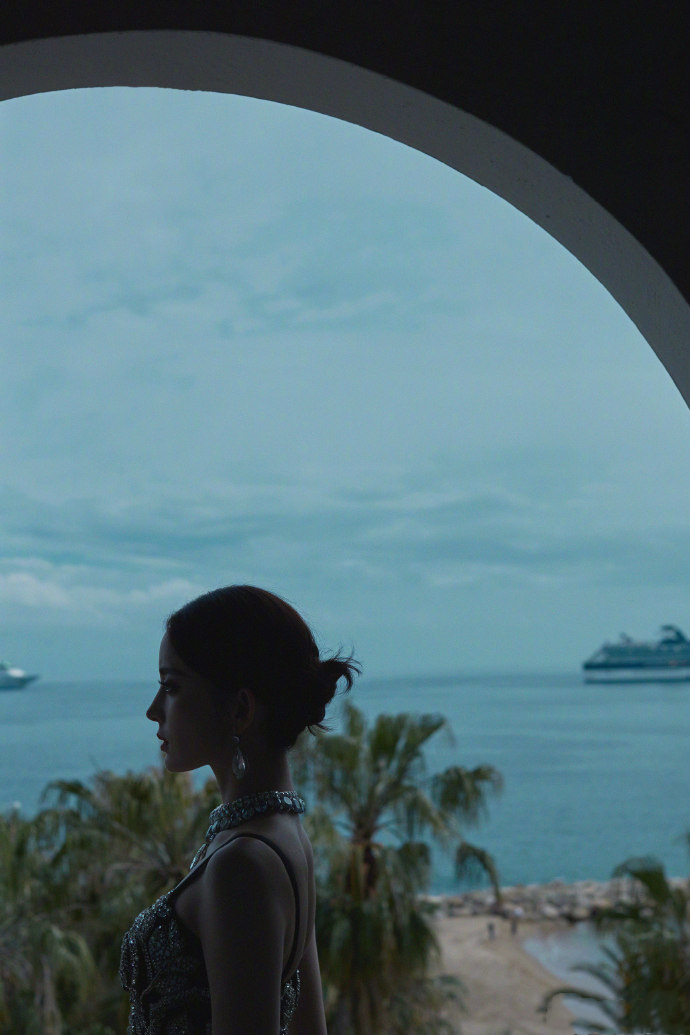 古力娜扎戛纳镜头,古力娜扎玫瑰旗袍红毯