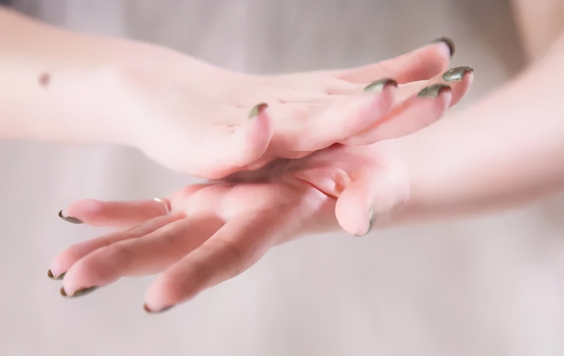 眼部去皱纹最好的方法简单,去眼部皱纹最好的天然方法