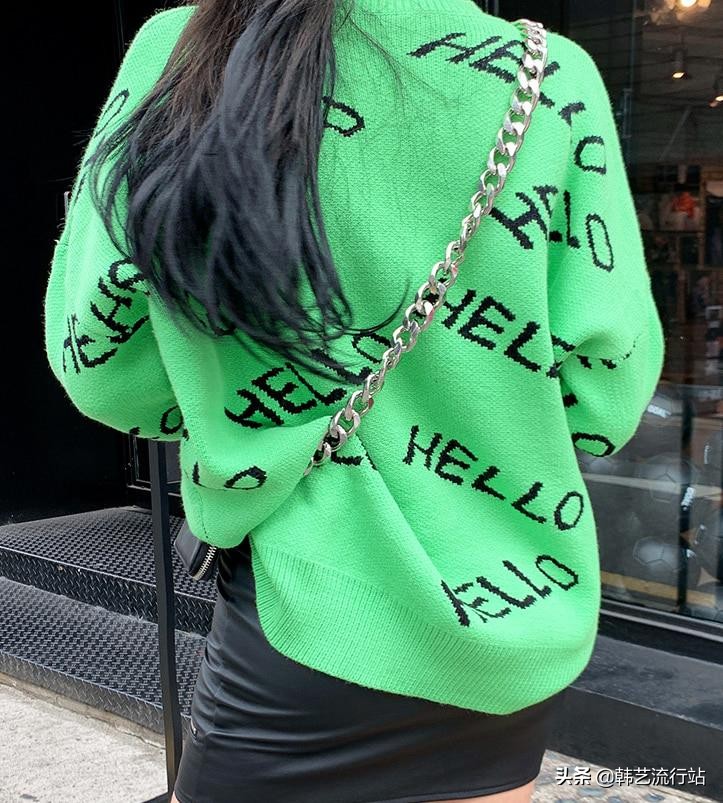 今年流行设计感毛衣,韩国设计款宽松毛衣