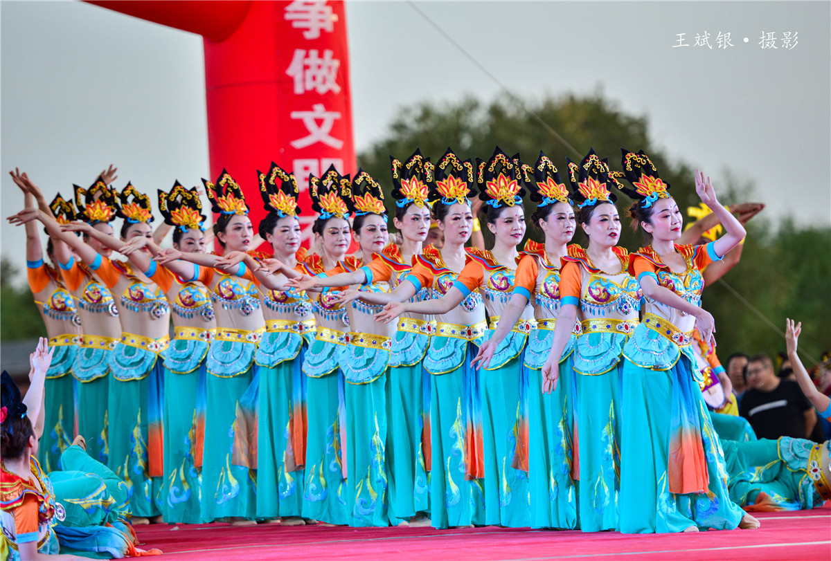 在敦煌跳敦煌舞,跳敦煌的舞蹈服