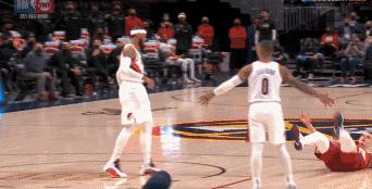 掘了！利指导7分钟连砍22分都输，表坏了谁顶得住