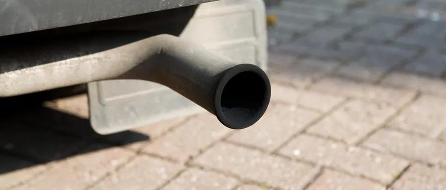 车辆排气管出水需要清洗积碳吗,汽车排气管积水用什么清理