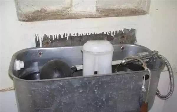 马桶上的两个按钮分别是干什么的,马桶两个按钮放水一样多怎么回事