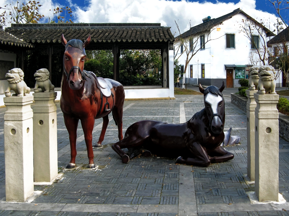 一座被人遗忘的乡村古宅,一座古村落