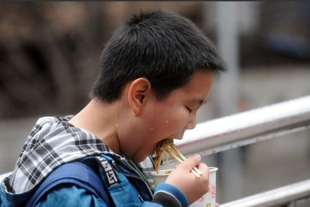 孩子不爱吃饭早餐吃什么好,一定要让孩子每天吃早餐