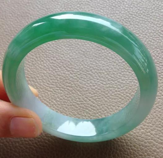 冰种芙蓉底翡翠属于什么档次,芙蓉种翡翠有什么特别