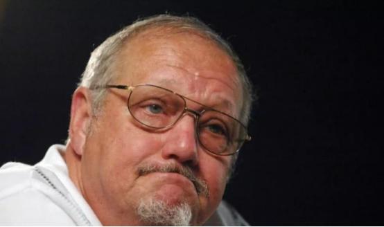 老人花光巨额家产完整版,老人中21亿彩票6年败光致家破人亡