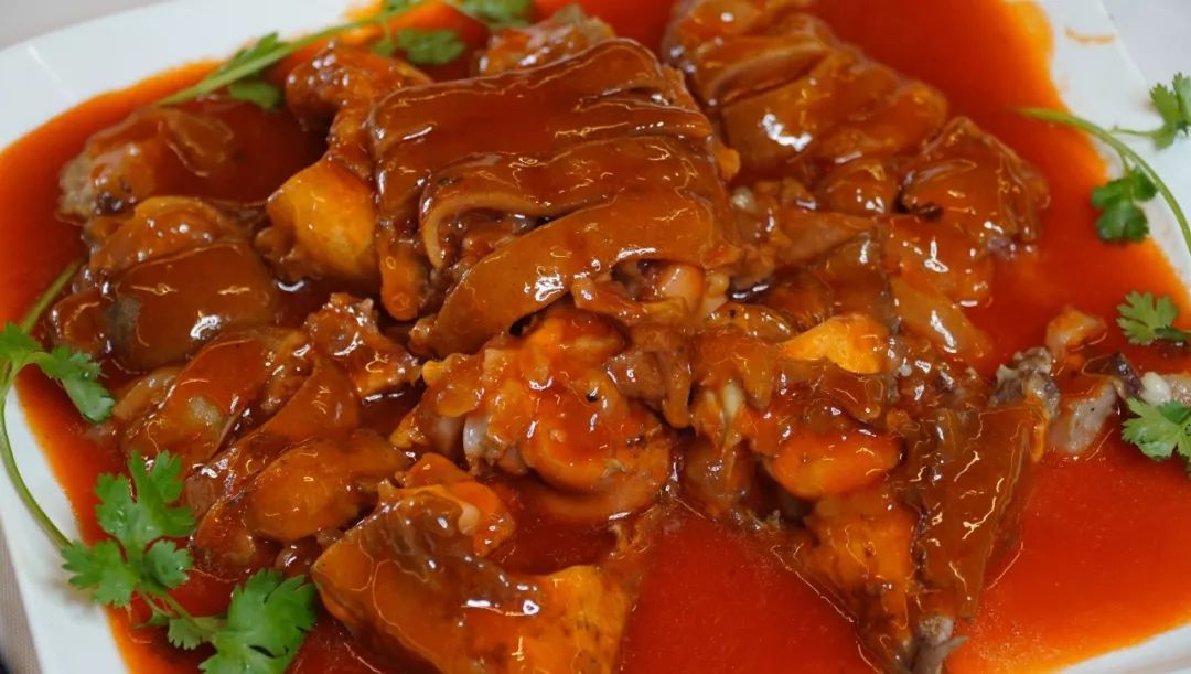 可以吃烧烤烤全羊的地方,有篝火烤全羊的地方