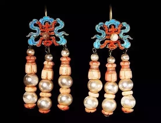 单边耳饰的戴法,耳挂流苏耳饰正确戴法