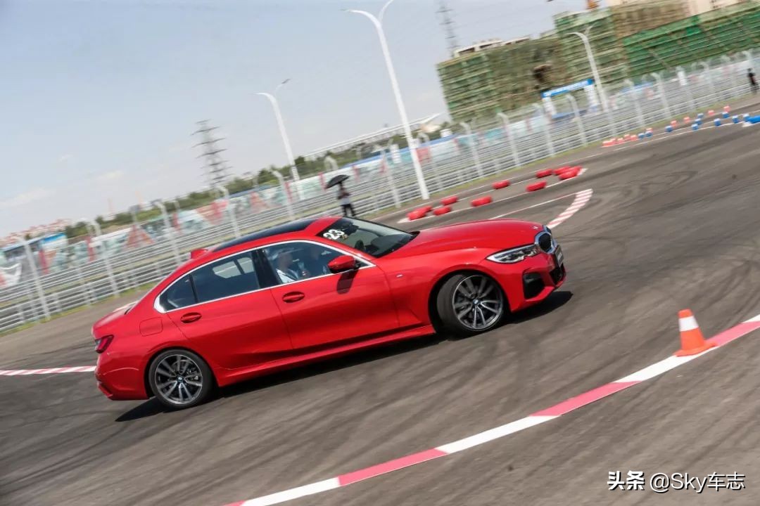 宝马新3系赛道体验+长途试驾之后，建议你千万不要轻易入手