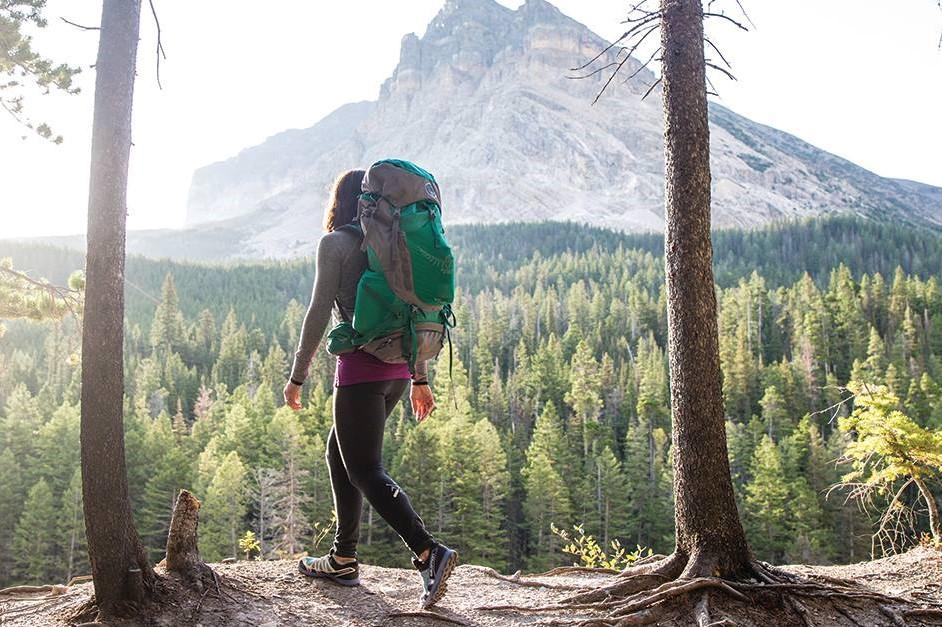户外登山装备入门必备知识,户外登山必备十大装备顶级
