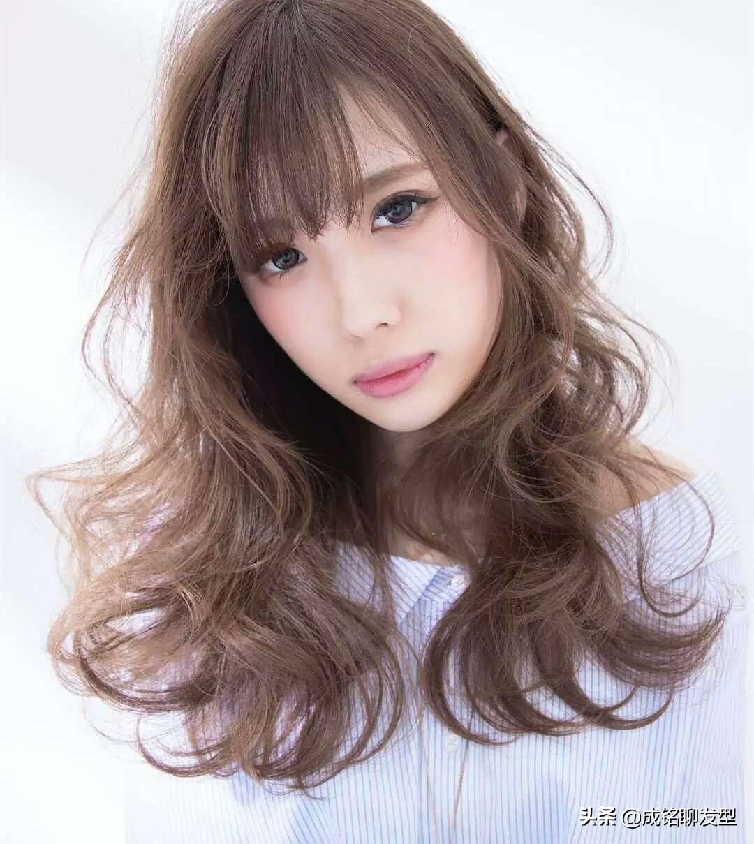 女士烫完卷发怎么打理,女士烫发后用什么保湿定型