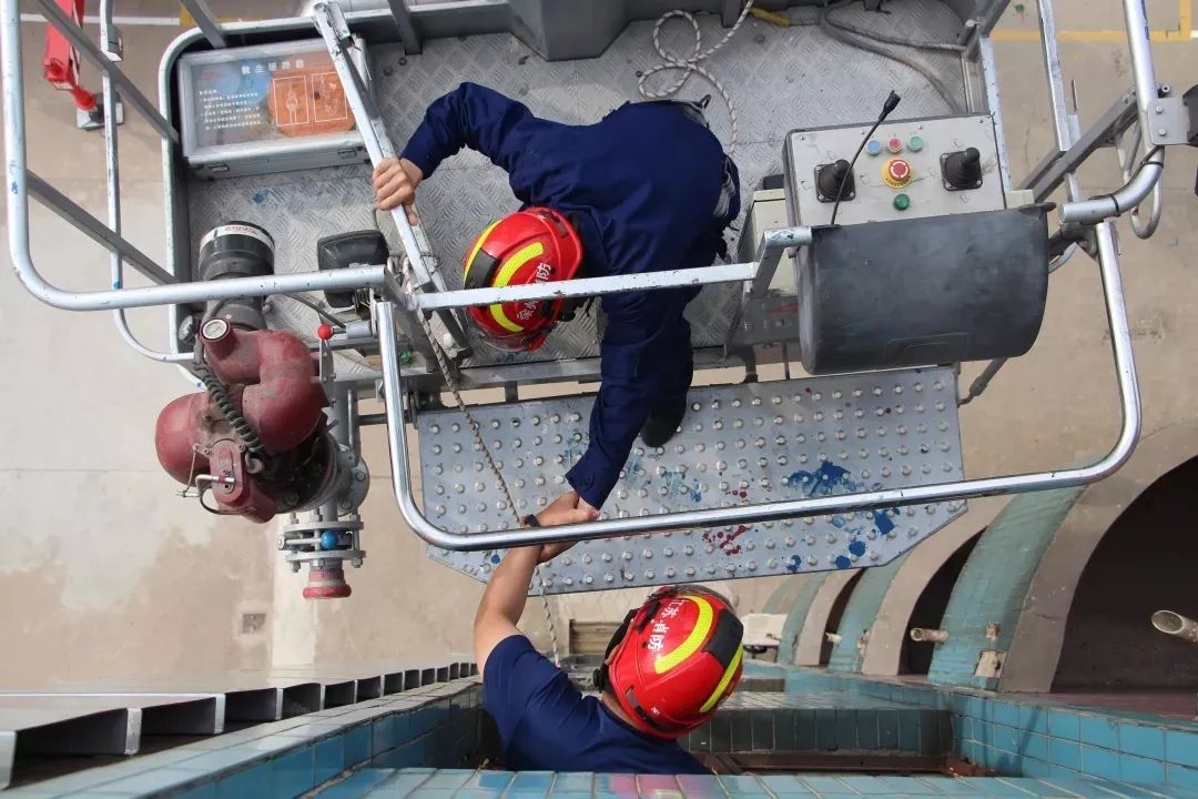 紧扣实战夯基础，苦练本领促提升--徐州市消防救援支队举高消防车驾驶员培训纪实