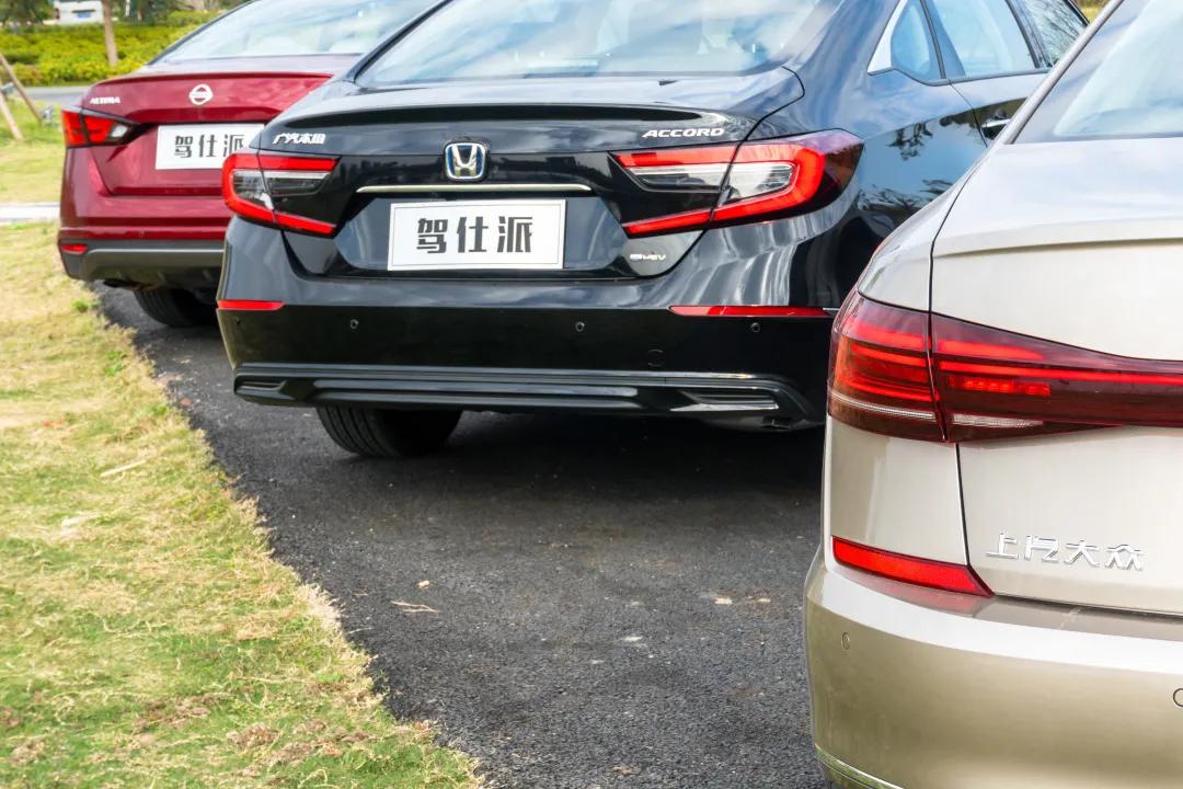 雅阁1.5t和天籁2.0t对比测评,21款天籁对比新款雅阁