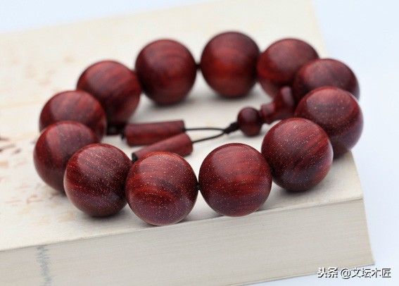 玩紫檀戴什么手套,紫檀手串一般几个珠子