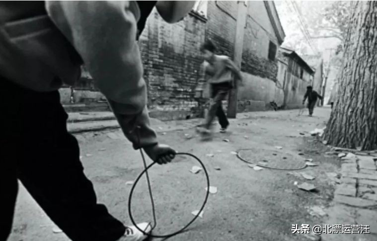 80后的童年回忆踢瓦片,北方80后小时候的瓦片