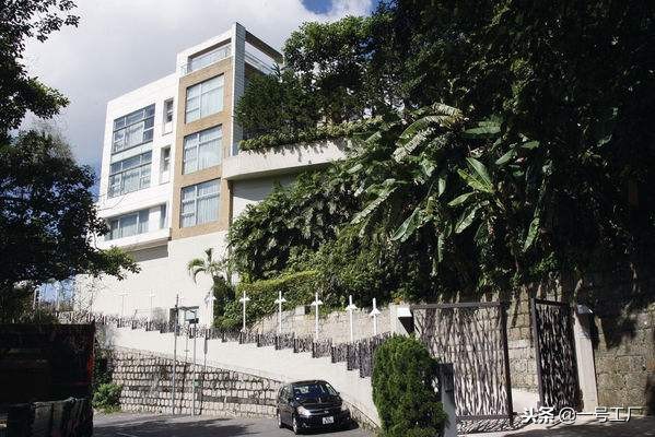 在日本卖生发水起家,父亲葬礼用300辆奔驰送行,第二天就进监狱