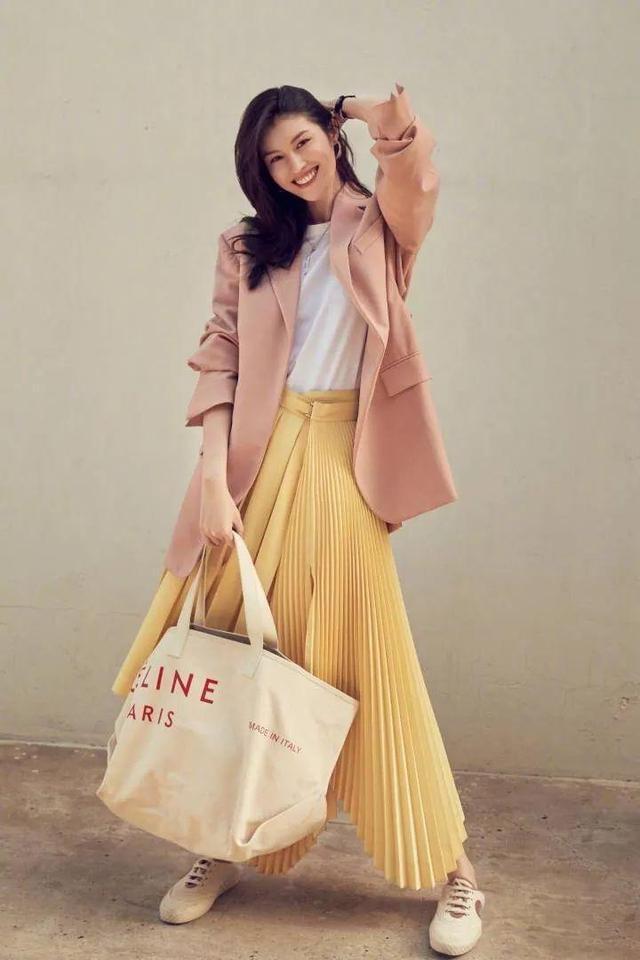 西装配裙子适合哪种发型,中长西装配什么裙子好看