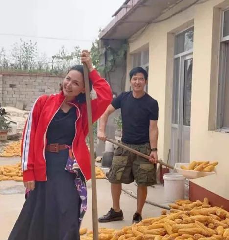 屡传卑微的“寒门贵媳”程莉莎，凭什么活得又作又幸福？真相戳心