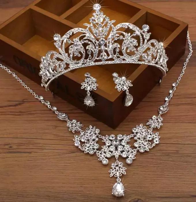 捷克钻和水钻,水钻和捷克钻哪个好