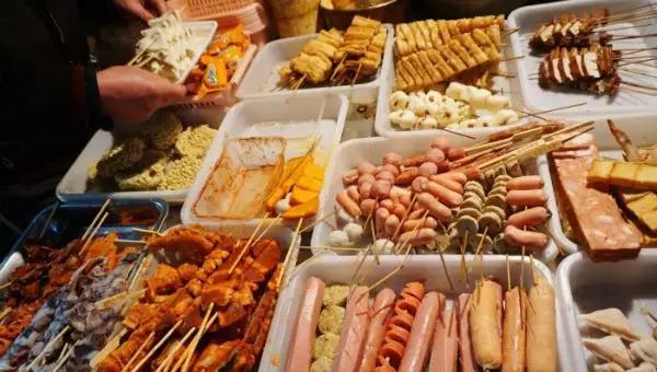 宿管阿姨辞职,辍学摆摊卖炸串