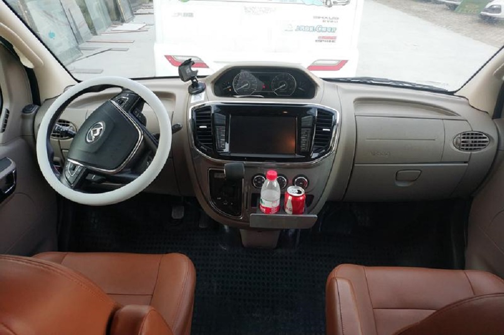 大通2.5t柴油c型房车动力,上汽大通v80柴油13.98万房车