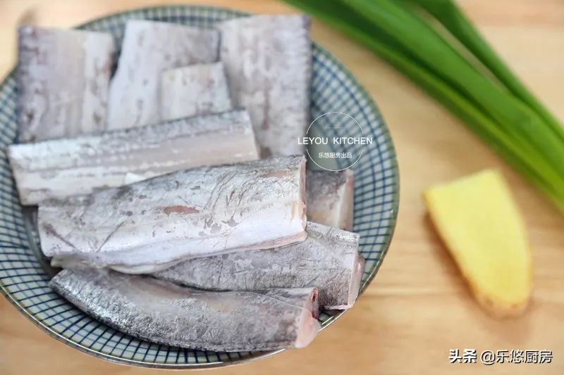 带鱼段油炸的蒸带鱼家常做法,蒸带鱼怎么做好吃又简单家常做法