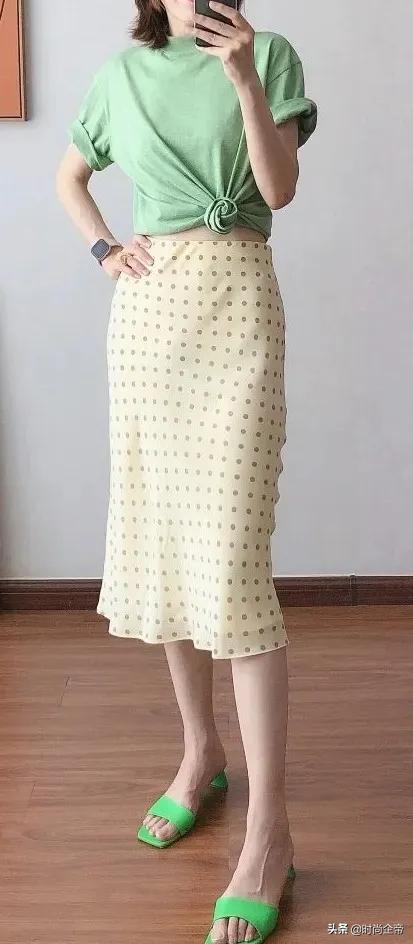 长体恤怎样打结简单又好看,长t恤怎么打结更时尚