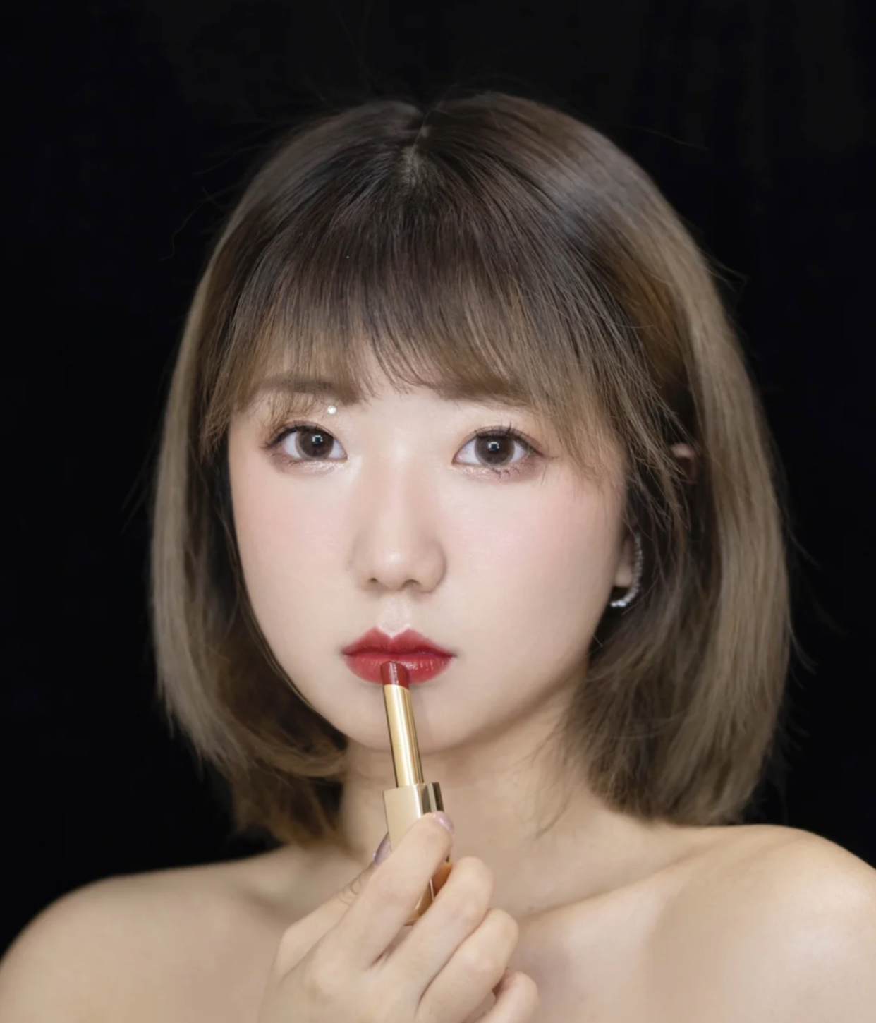 年纪大不喜欢口红,年龄小是不是不适合太红的口红