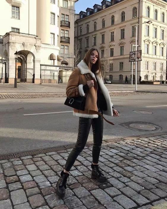 今年最流行的穿马丁靴冬裤,马丁靴搭配冬季加绒直筒裤