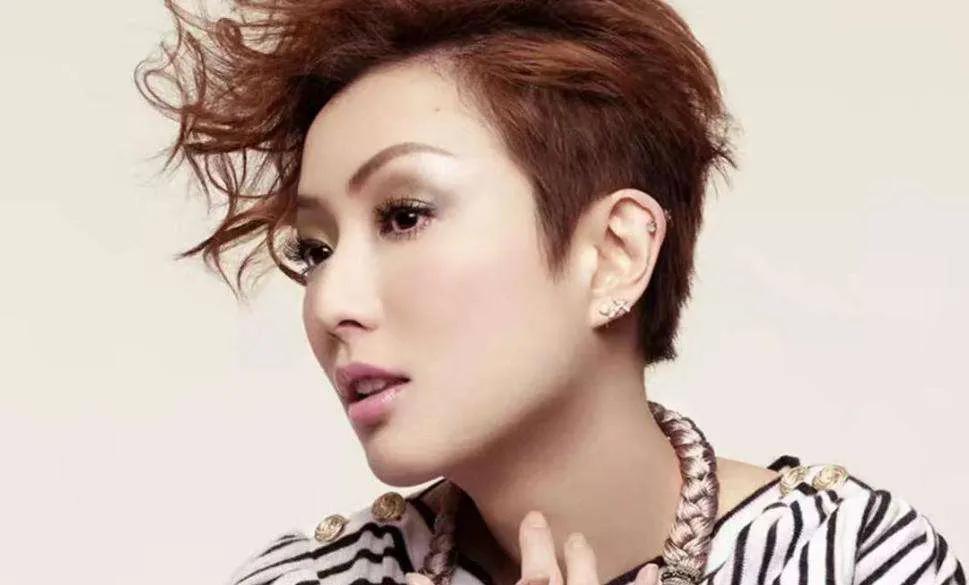 香港人对郑秀文的评价,郑秀文香港最后的天后