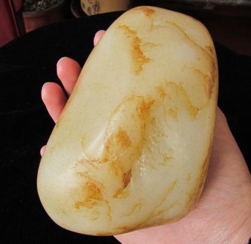 怎样区别和田玉的籽料与山流水料,和田玉戈壁料和山料的有什么不同