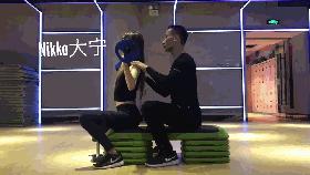 怎么减掉斜方肌变成一字肩,女人天鹅颈怎么练出来