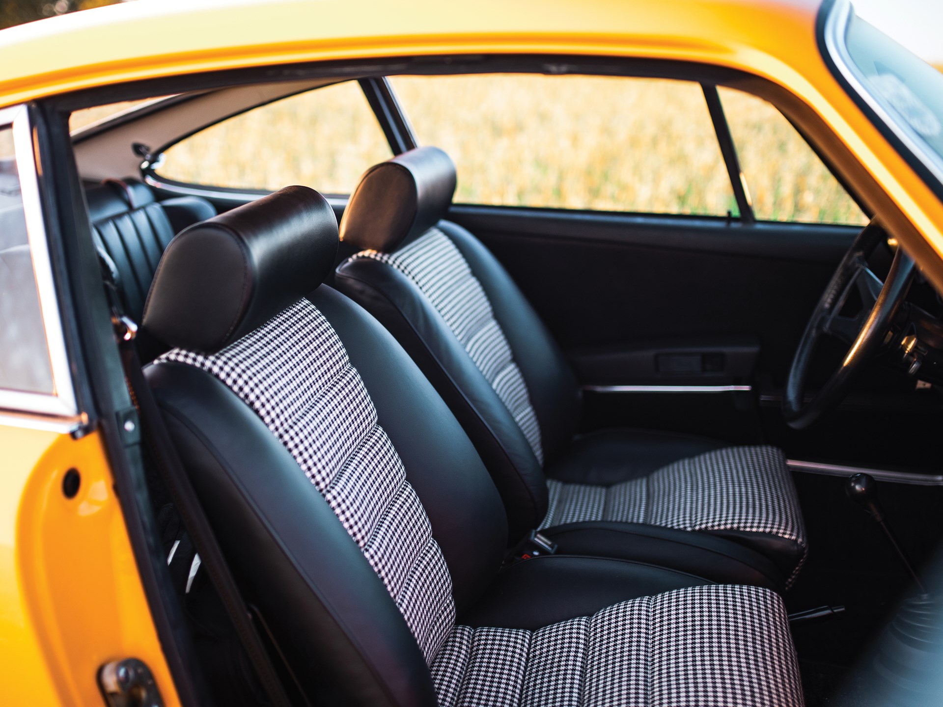 保时捷911与718跑车的区别,保时捷911turbos992敞篷跑车