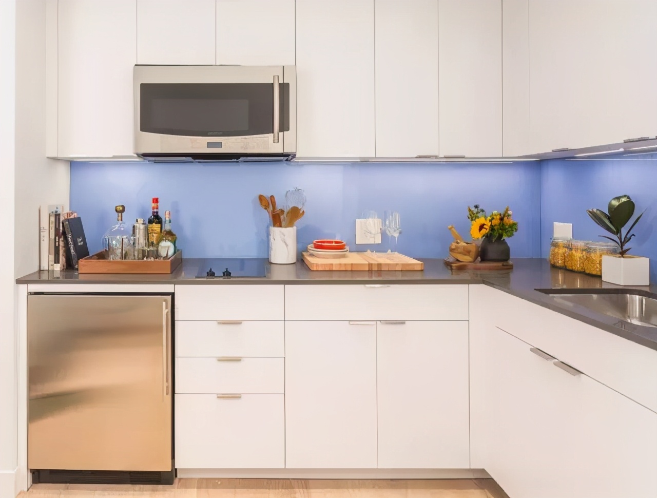 10平米主卧大收纳空间装修,小户型客厅超强收纳装修效果图