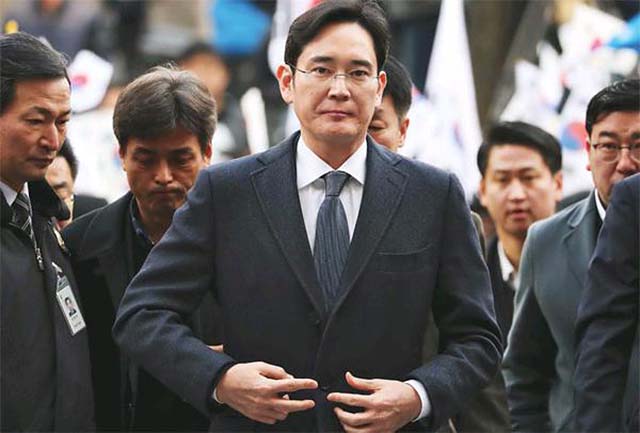 韩国官员酒驾,韩国人醉酒呕吐